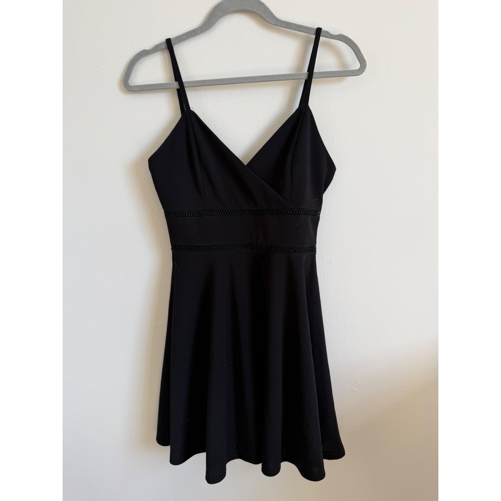 Trixxi Black Skater Dress Crochet Lace Waist V-Neck Mini Dress Medium LBD